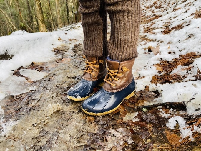 A man wearing a pair of Sperry Duck Boots in the snow