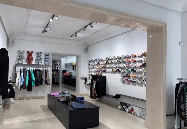 An inside image of Nigra Mercato store