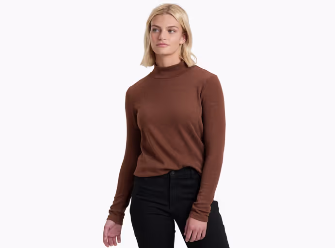 A woman wearing Kuhl mocha verona™ ribbed shirt
